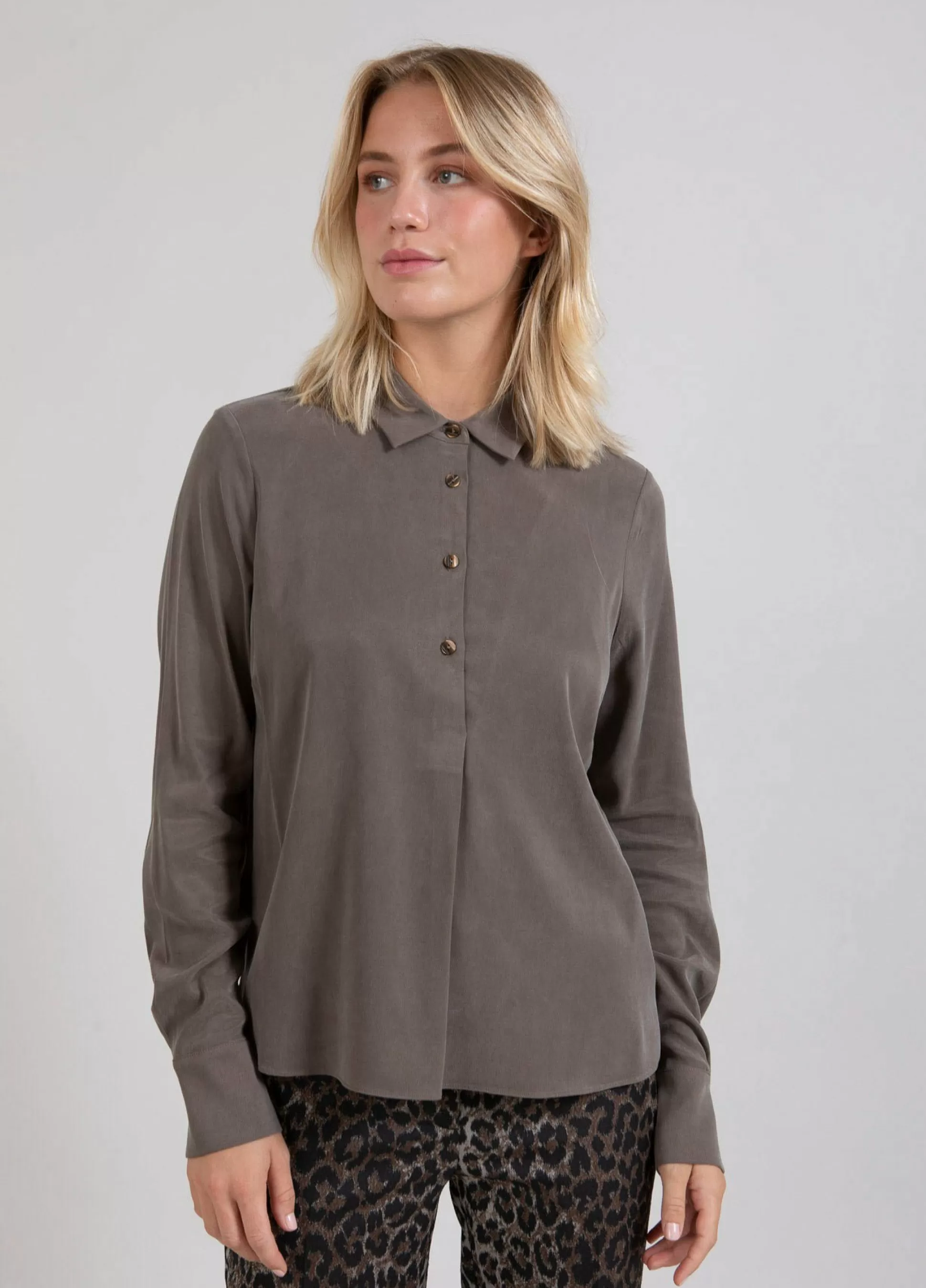 Coster Copenhagen Shirt In Cupro Stretch Dark Mud New